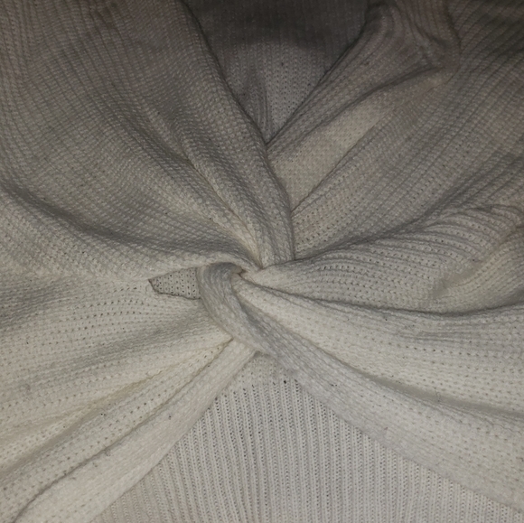 Womans Adorable Pull Over Sweater - Picture 3 of 4